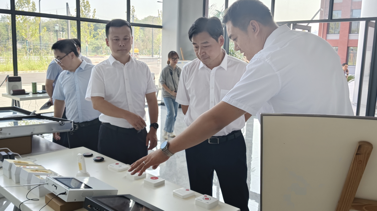 重庆市北碚区委副书记卓大林莅临剑涛集团调研